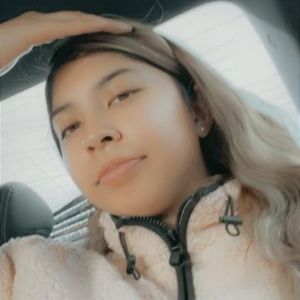 Meet your Posher, Yesenia